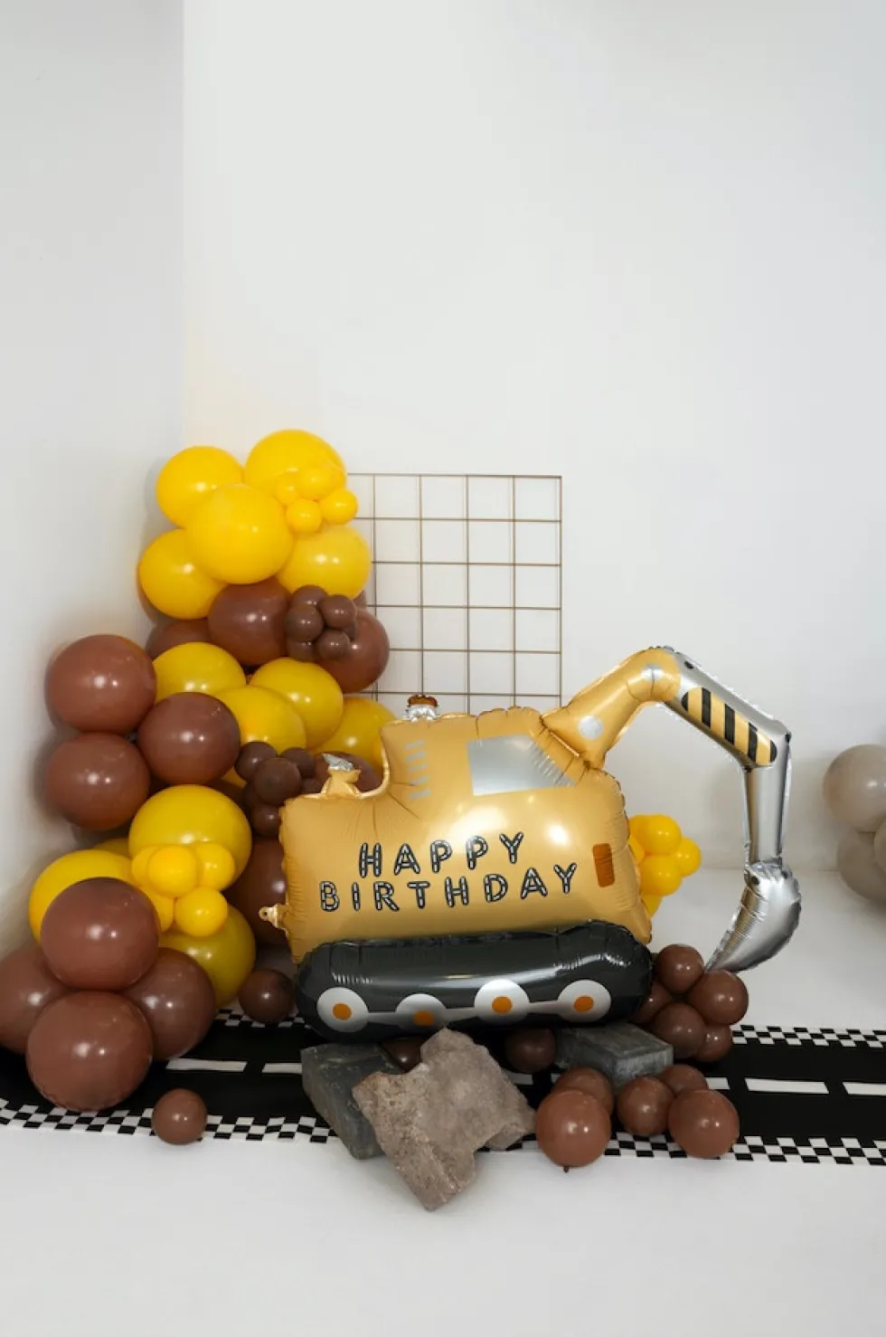 Balon foliowy stojący Koparka - żółty, 49 x 76,5 cm