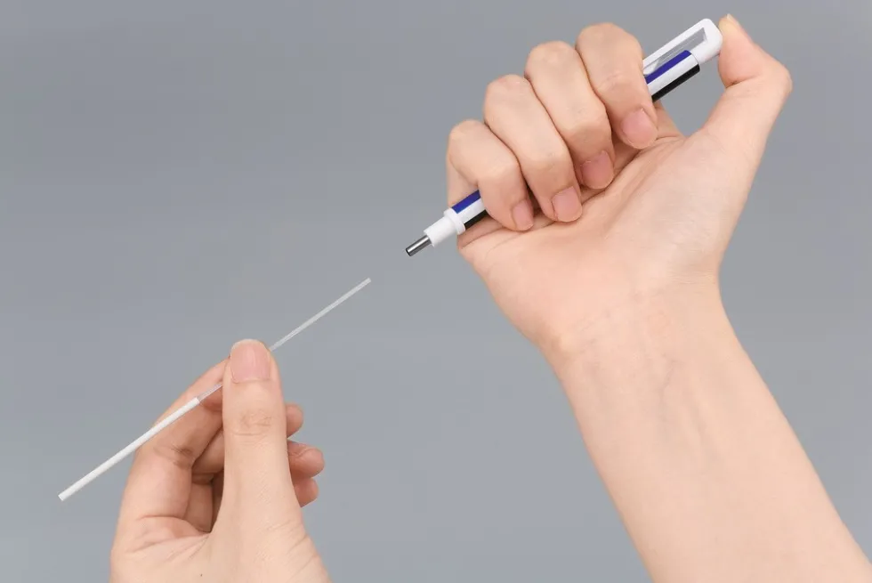Gumka automatyczna MONO zero - Tombow - okrągła, w paski