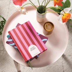 Kalendarz tygodniowy 2027 - Good Tuesday - Pink & Red Stripe