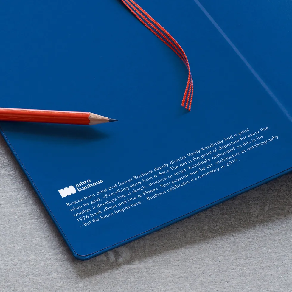 Notatnik Bauhaus - Leuchtturm1917 - Red, w kropki, twarda okładka, A5