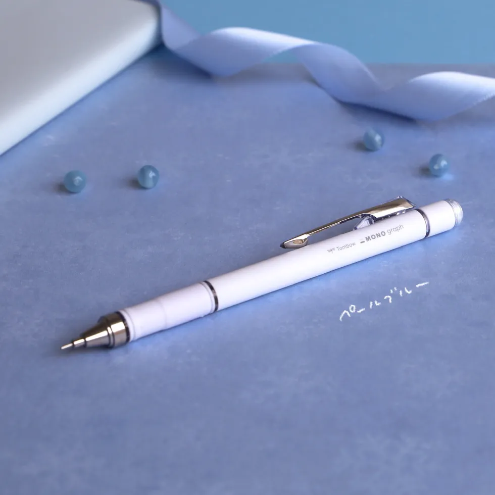 Ołówek automatyczny MONO Graph Grip 0,5 mm - Tombow - Greige