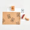 Stempel drewniany Znaczek pocztowy Wieniec - Rico Design - 3,4 x 4,5 x 7 cm