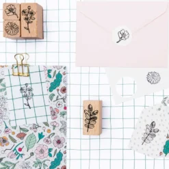 Zestaw drewnianych stempli Hygge - Paper Poetry - kwiaty, 8 szt.