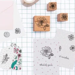Zestaw drewnianych stempli Hygge - Paper Poetry - kwiaty, 8 szt.